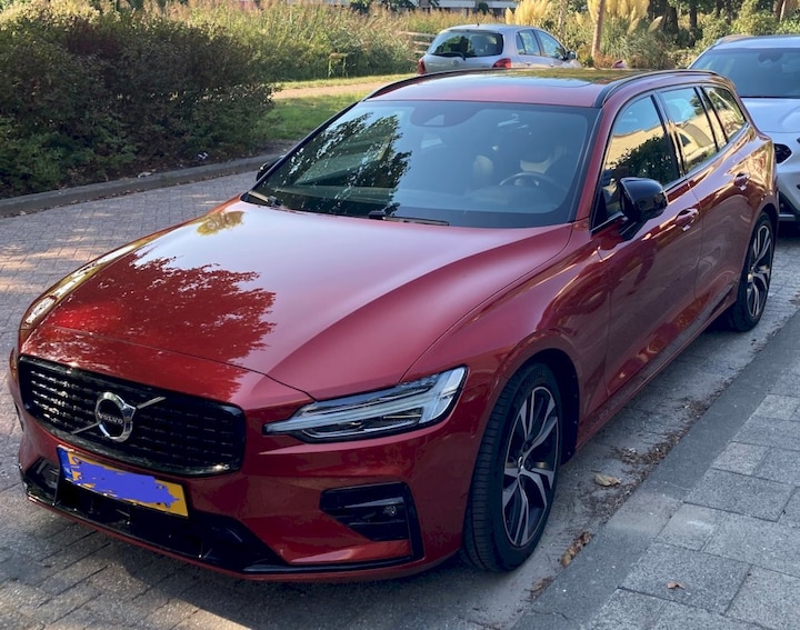 Volvo V60 B3 R-Design (2021)