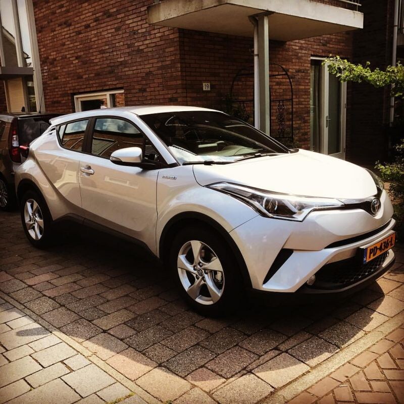 Toyota C-HR 1.8 Hybrid Dynamic (2017)