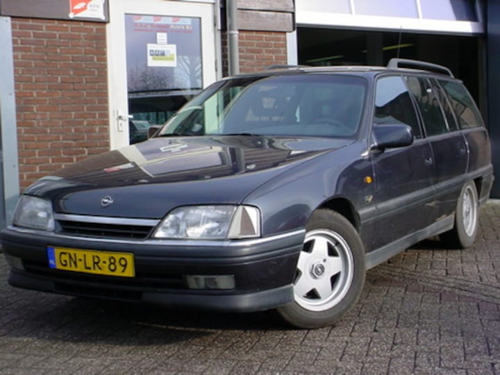 Opel Omega Caravan 2.6i Sportive (1993)