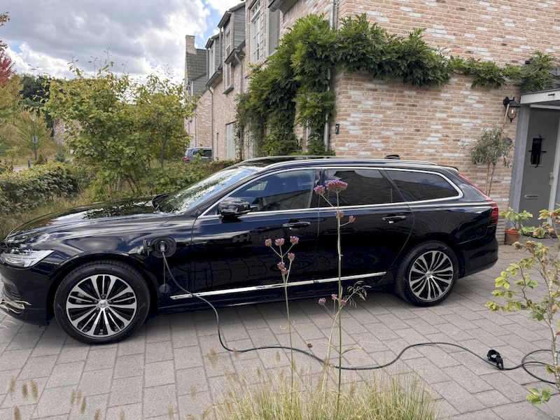 Volvo V90 T6 Plug-in Hybrid AWD Core (2023)