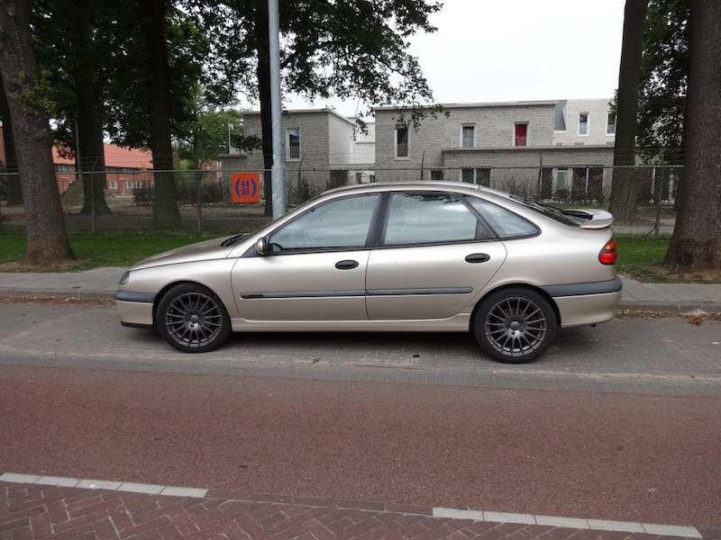 Renault Laguna RXT 3.0 V6-24V (1999)