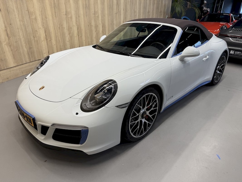 Porsche 911 Carrera 4 GTS Cabriolet (2017)