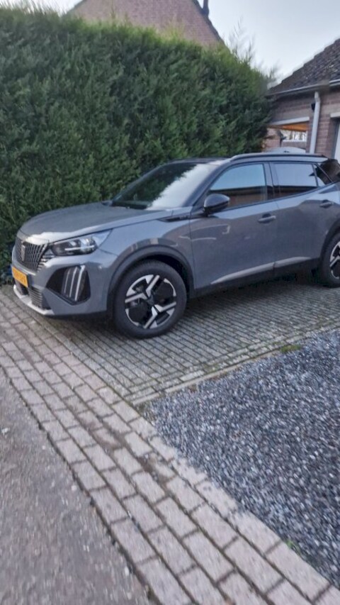 Peugeot 2008 GT 1.2 Hybrid 136