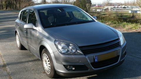 Opel Astra 1.8 Cosmo (2005)