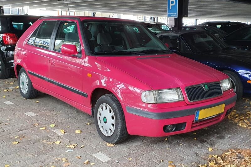 Skoda Felicia (2001) - In het Wild - AutoWeek