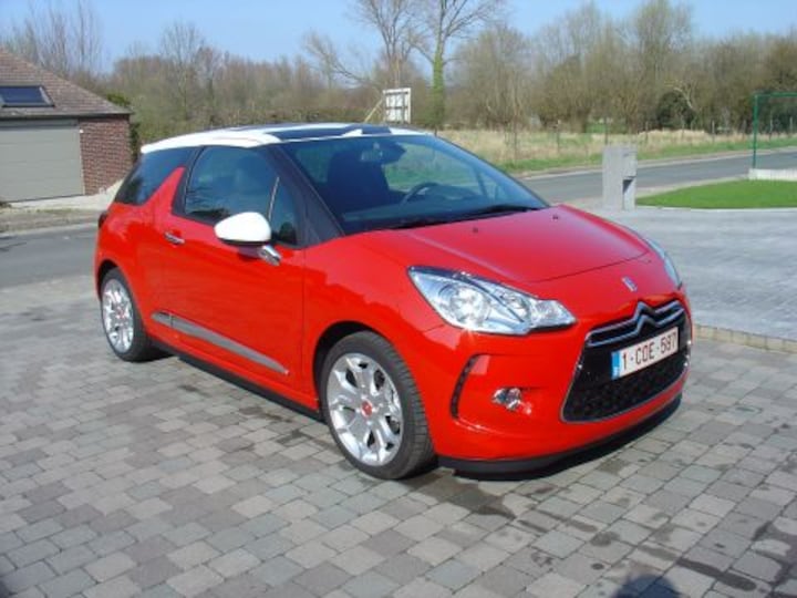 Citroën DS3 e-HDi 110 Sport Chic (2012)