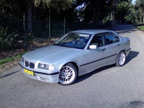 BMW 320i (1991)