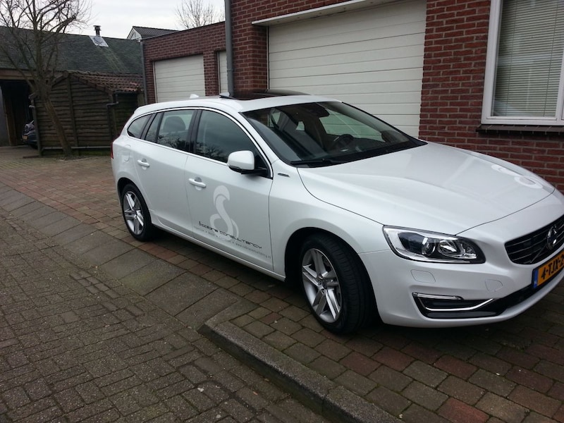 Volvo V60 D6 AWD Plug-in Hybrid Momentum (2014)