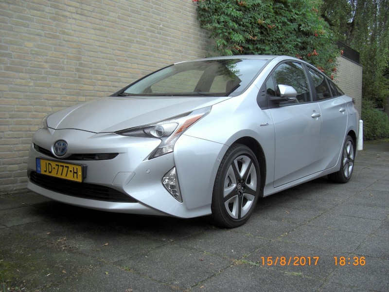 Toyota Prius 1.8 Hybrid Executive (2016)
