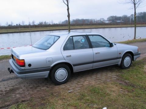 Mazda 929 2.2i GLX (1989)