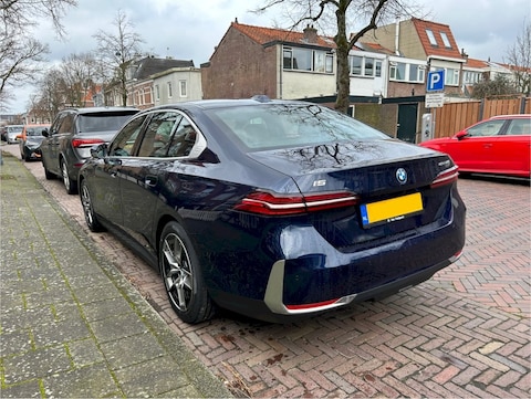 BMW i5 eDrive40 (2024)