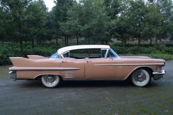 Cadillac Sedan de Ville