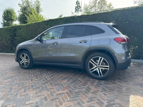 Mercedes-Benz GLA 250 e Business Solution AMG