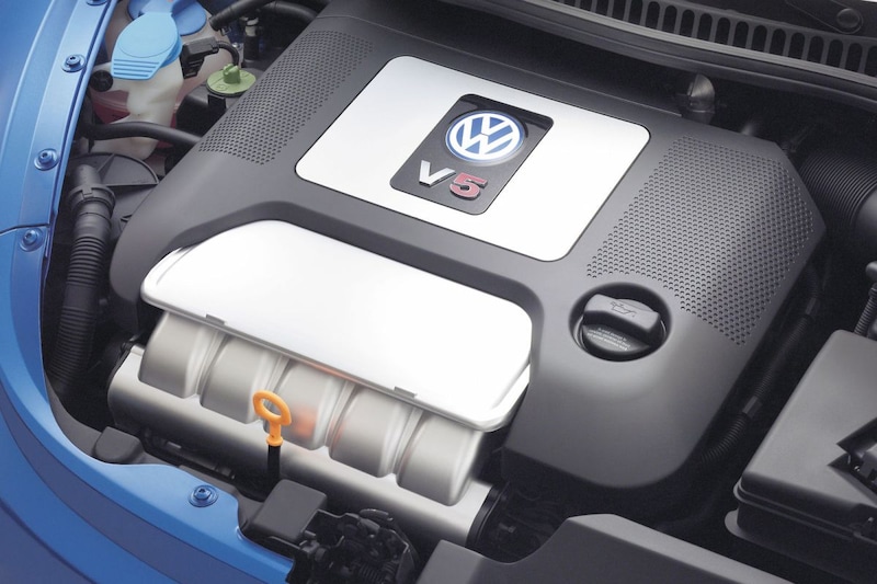 Dit is de enige auto ooit die met een V5 én een 5-in-lijn werd geleverd