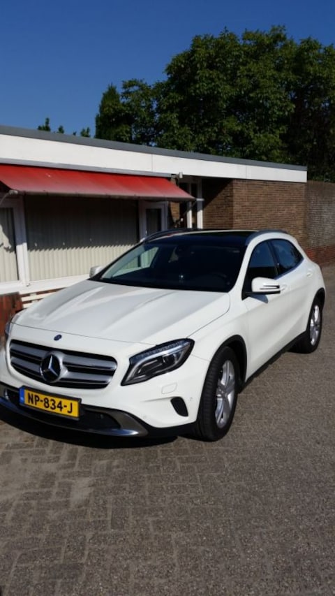 Mercedes-Benz GLA 220 d 4MATIC (2015)