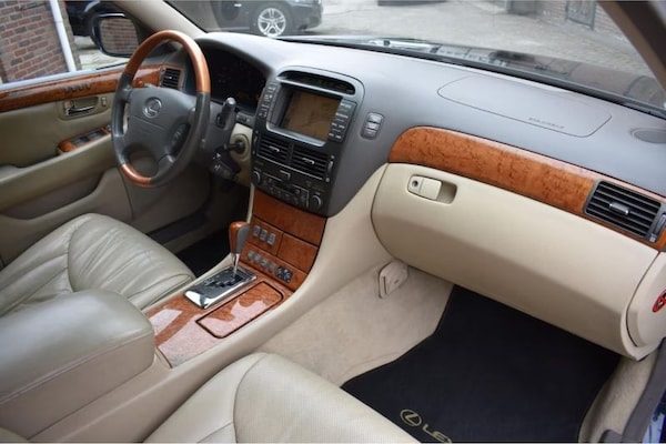 Lexus LS