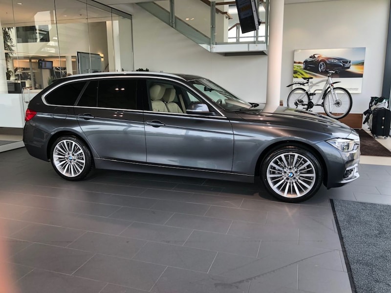 BMW 320i Touring (2018)