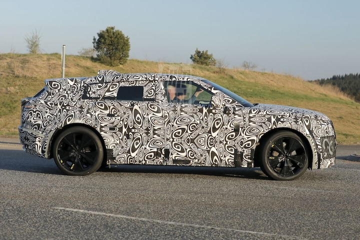 Range Rover Velar spyshots