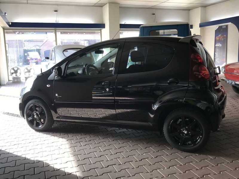 Peugeot 107 Black & Silver 1.0 (2012)
