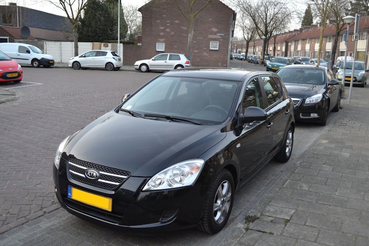 Kia Ceed 1.6 CRDi 115 X-tra (2007)