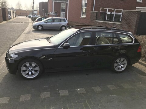 BMW 325i Touring Executive