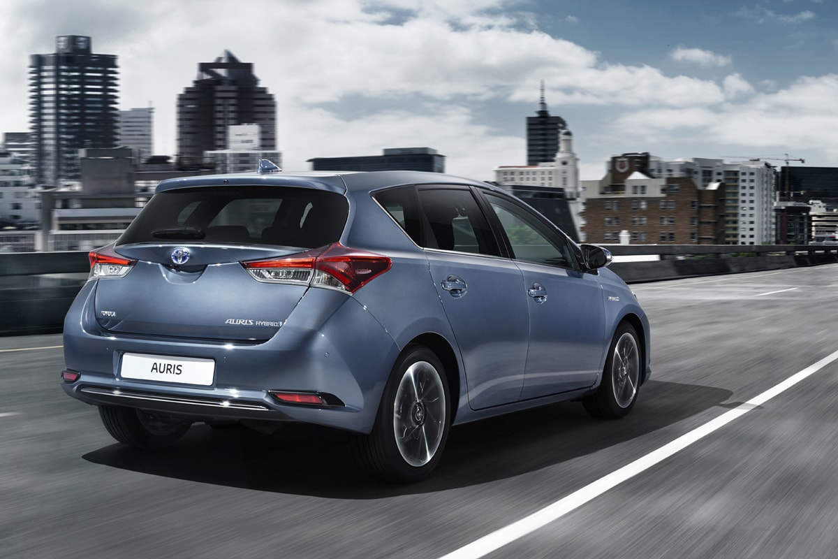 Toyota Auris 1.8 Hybrid Dynamic (2016) review - AutoWeek