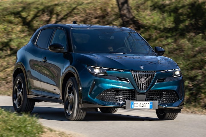 Alfa Romeo Junior Ibrida Q4