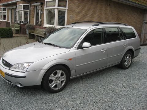Ford Mondeo Wagon 2.0 16V Ghia (2001)