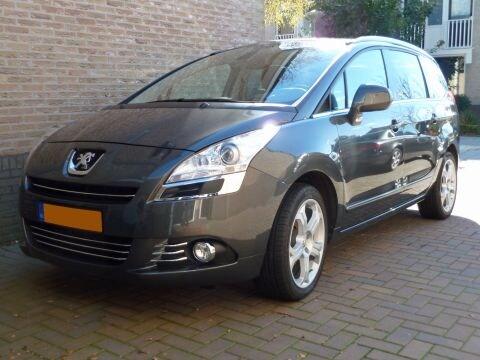 Peugeot 5008 GT 1.6 THP (2010)