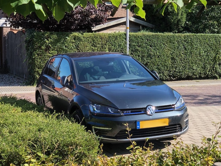 Volkswagen Golf 1.4 TSI GTE (2015)