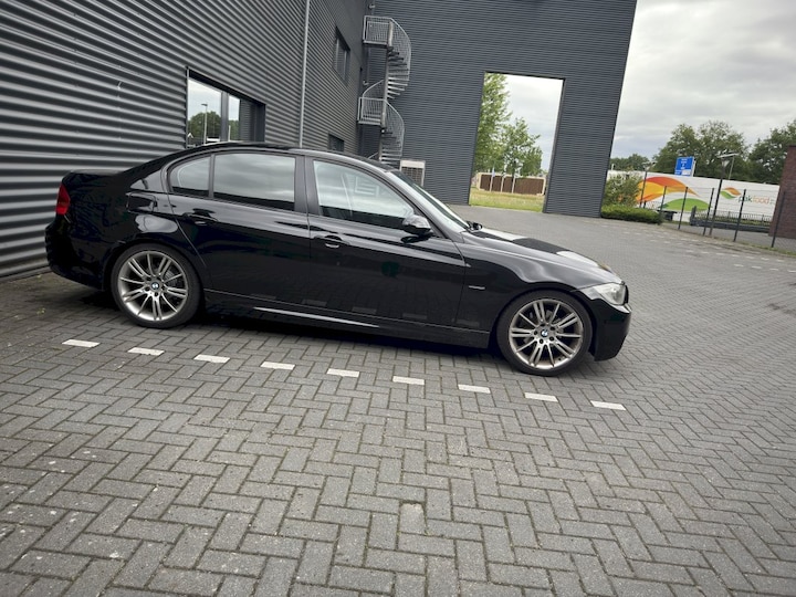 BMW 325i Executive (2006)