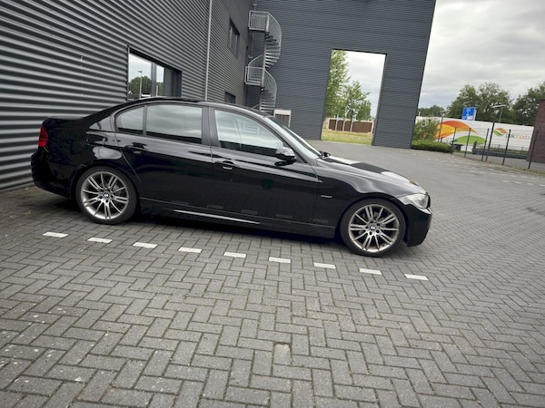 BMW 325i Executive (2006)