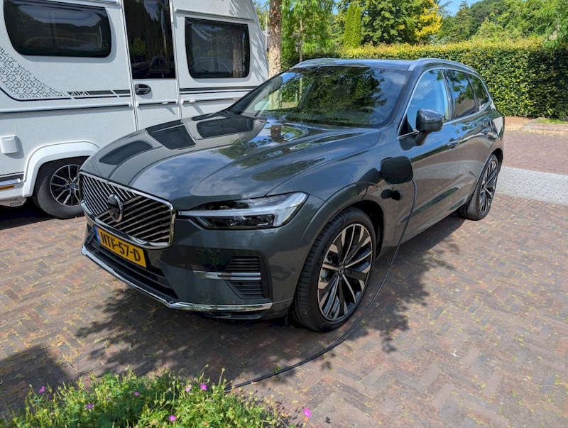 Volvo XC60 T6 Plug-in Hybrid AWD Ultra (2025)