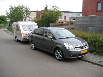 Toyota Corolla Verso 2.2 D-4D D-CAT Linea Luna (2005)