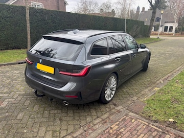 BMW 330e Touring (2021)