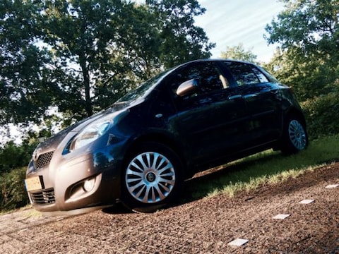 Toyota Yaris 1.3 16v VVT-i Aspiration (2010)