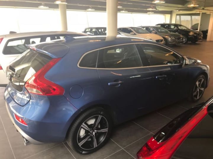 Volvo V40 T4 Business Sport (2018)