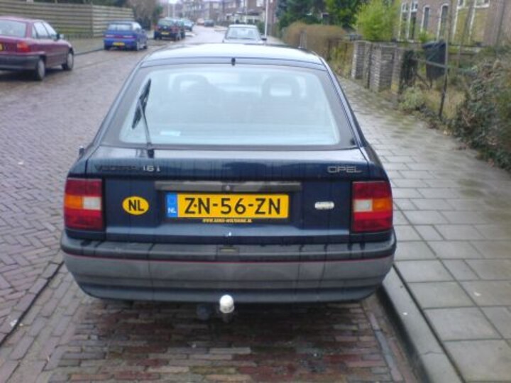 Opel Vectra 1.6i GL