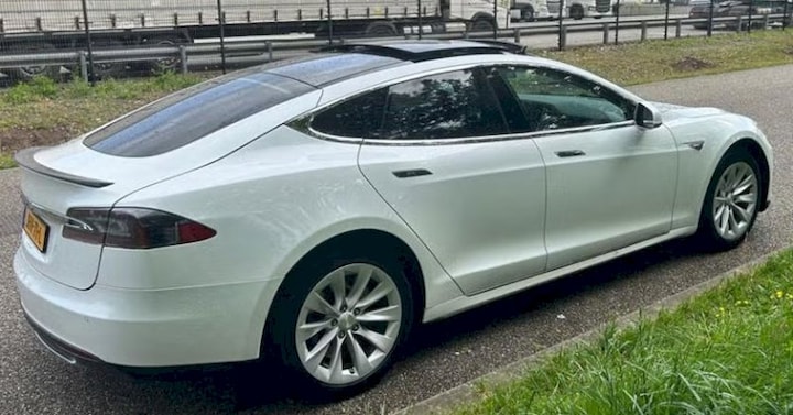 Tesla Model S 85 Performance (2014)