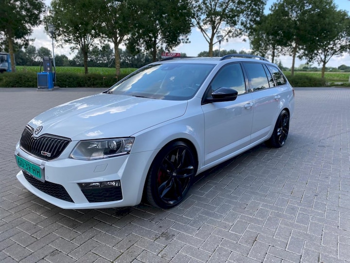 Skoda Octavia Combi 2.0 TSI RS 230 (2016)
