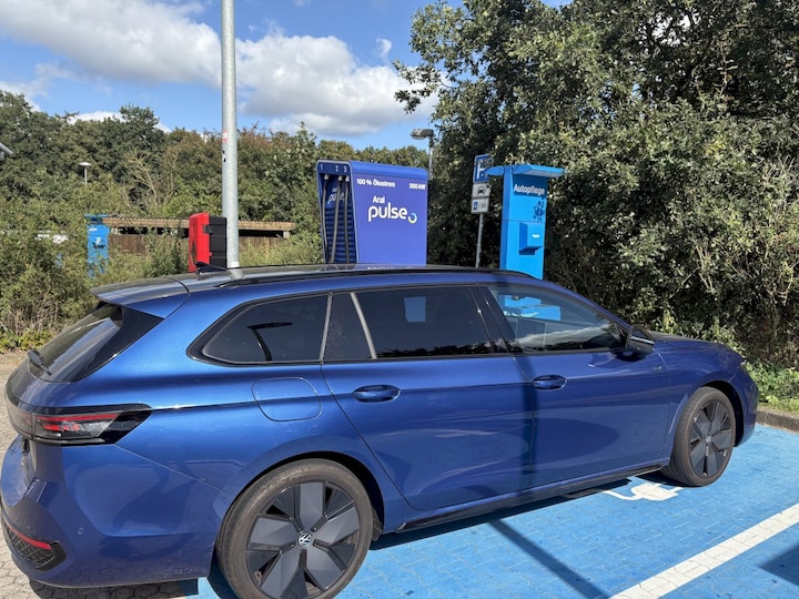 Volkswagen Passat Variant 1.5 eHybrid 272pk R-Line Edition (2024)