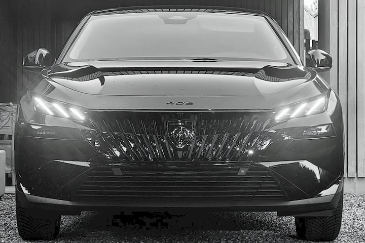 Peugeot 408 Allure Plug-in Hybrid 240 (2026)