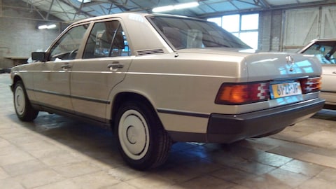 Mercedes-Benz 190 (1985)