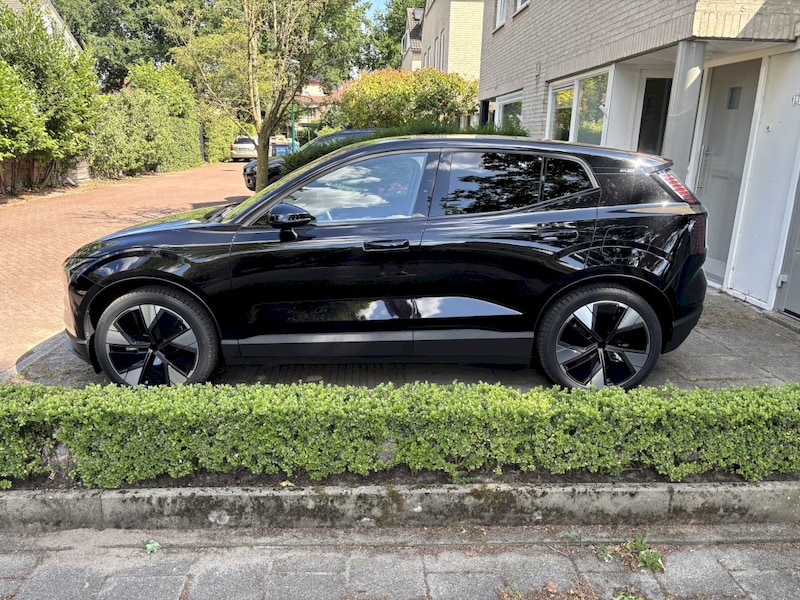 Volvo EX30 Single Motor Extended Range Plus (2025)