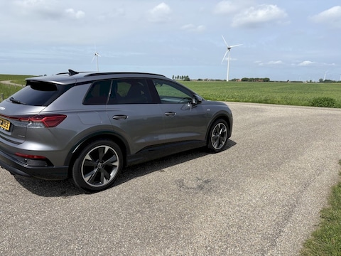 Audi Q4 e-tron 45 quattro S edition Competition