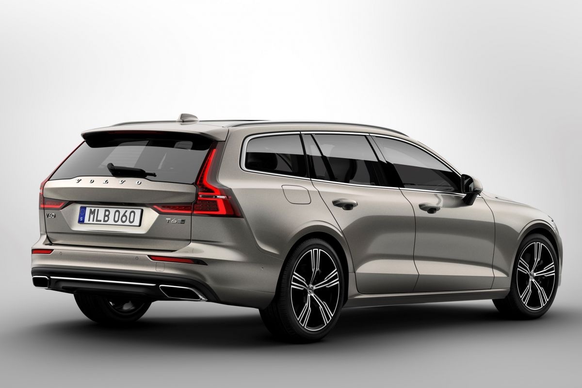 Volvo V60 T6 Plugin Hybrid AWD Essential prijs en specificaties