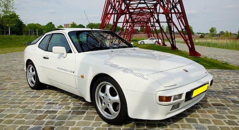 Porsche 944