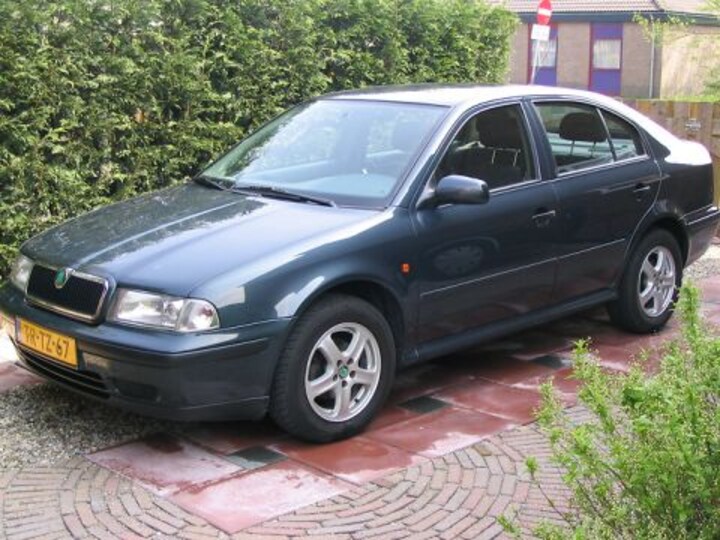 Skoda Octavia 1.6 100pk GLX