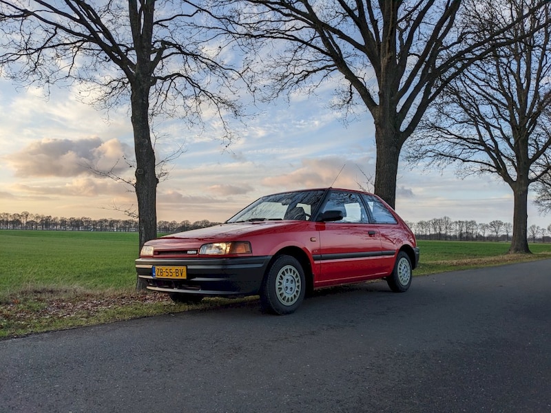 Mazda 323 1.3i LX (1991)