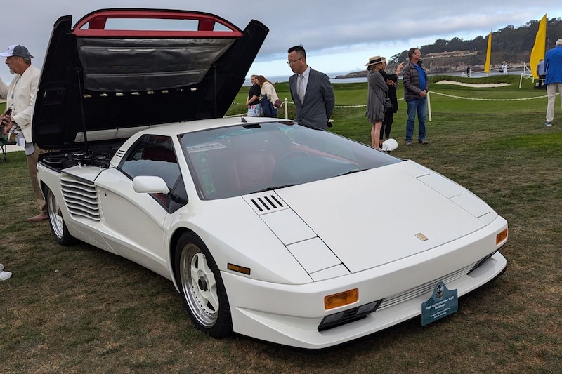 De vorige auto met een V16 had hem dwars achter de voorstoelen